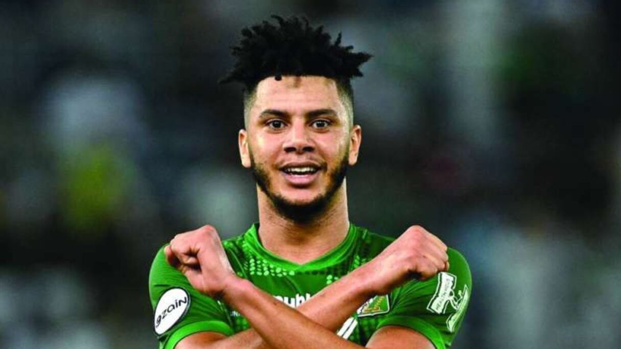 Khabba arborant le maillot d'Al Arabi SC koweïtien