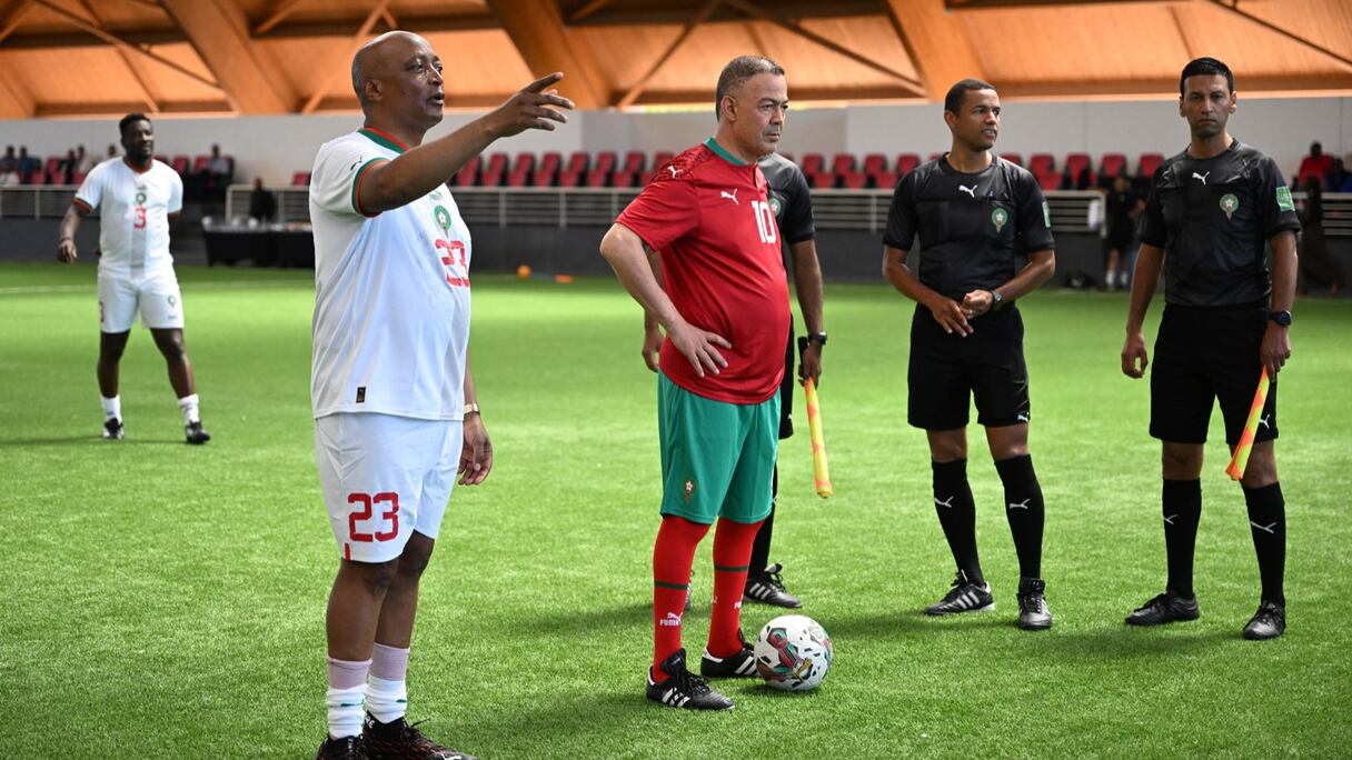 Fouzi Lekjaa et Patrice Motsepe au complexe Mohammed VI de football.