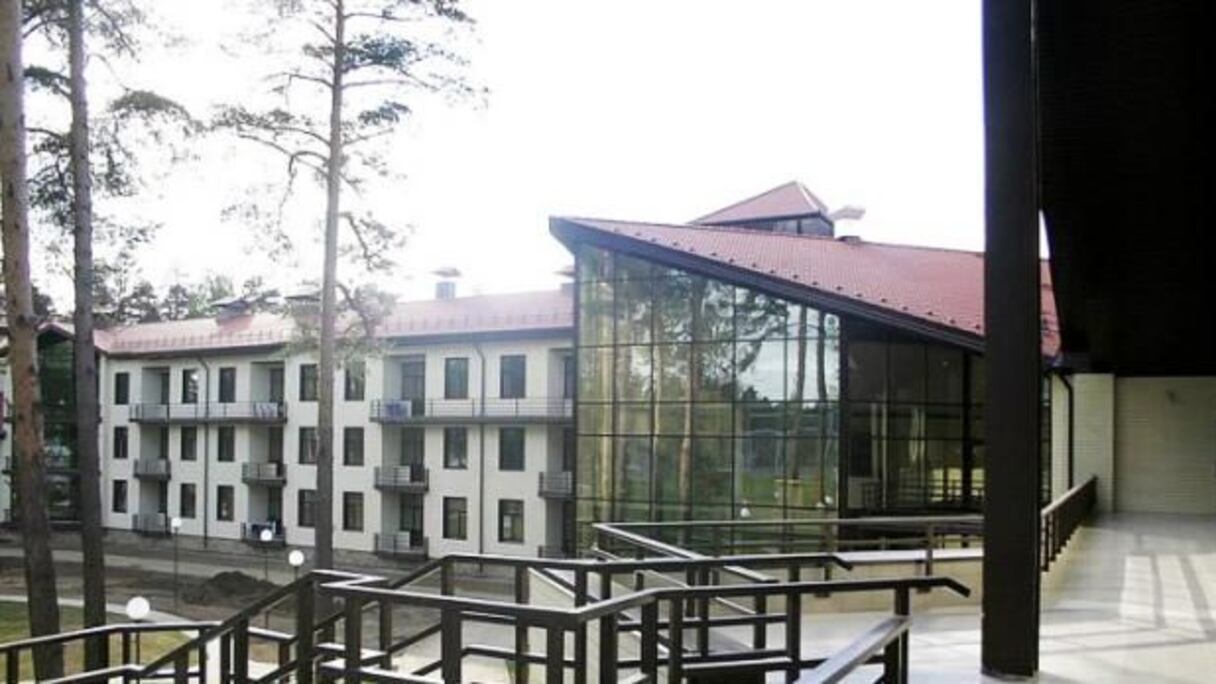 Les coéquipiers de Cristiano Ronaldo seront installés au Centre d’entraînement Saturn dans la région de Moscou. Muni de 3 terrains de foot, d'un terrain de basket, d'une salle de sport et d’un sauna, il s’étend sur une surface de 3 hectares.