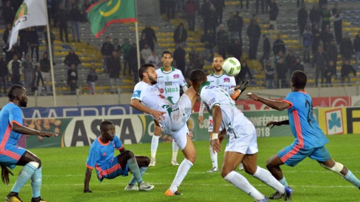 Les trophées de la Ligue des Champions et de la Coupe de la CAF.