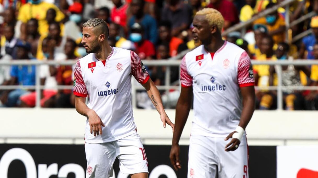 Ayman El Hassouni et Guy Mbenza, joueurs du Wydad de Casablanca.