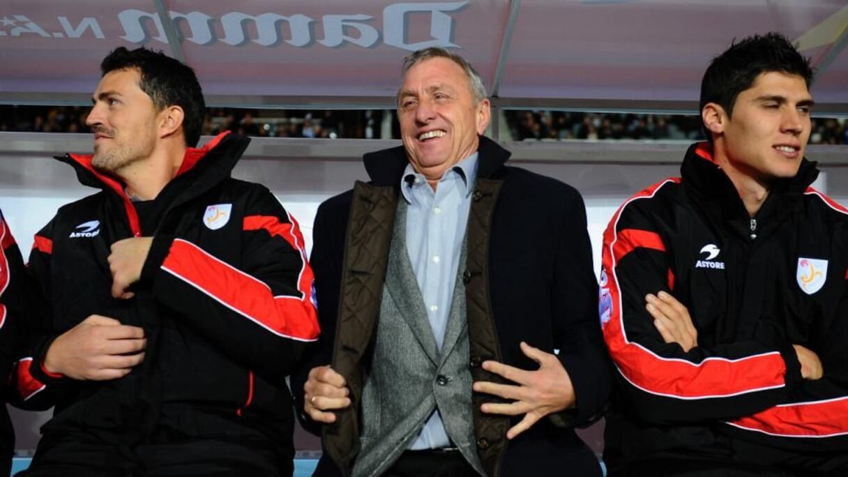 Un sélectionneur invaincu
Très attaché au Barça, le Néerlandais a même entraîné la sélection nationale de la Catalogne entre 2009 et 2013. Il termine même invaincu avec cette sélection.