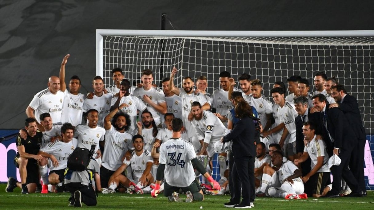 Les joueurs du Real Madrid célèbrent leur titre de champion d'Espagne.