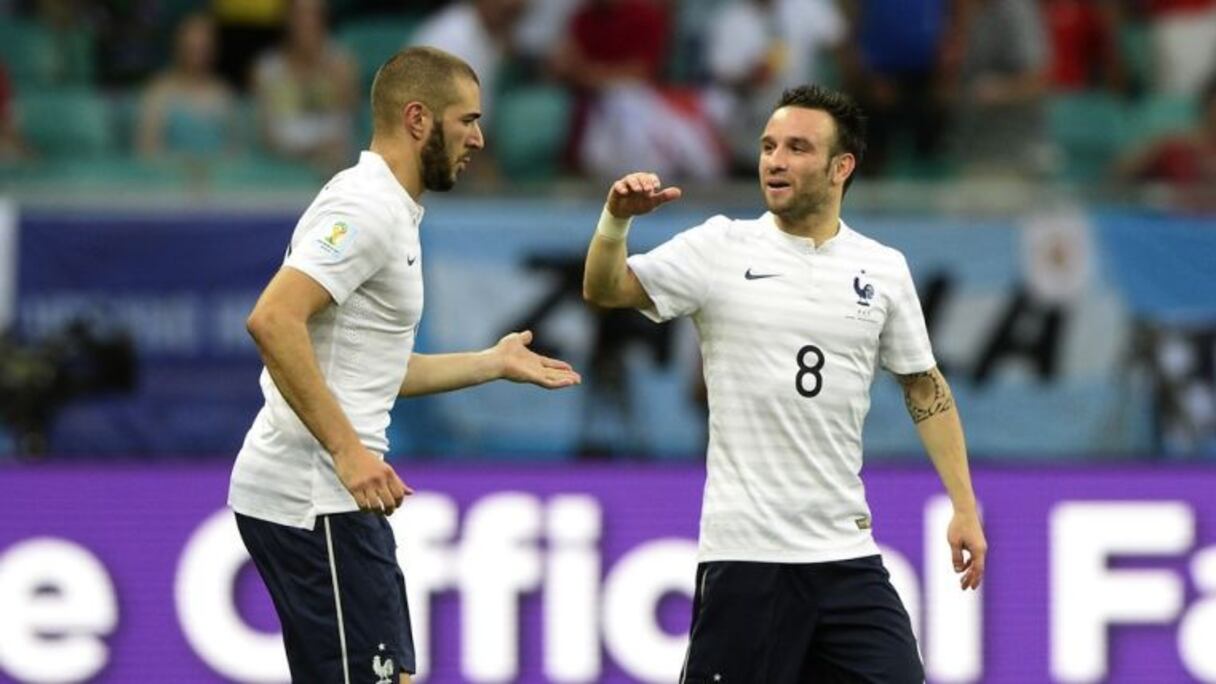 Karim Benzema et Mathieu Valbuena lors d'une rencontre de l'équipe de France.