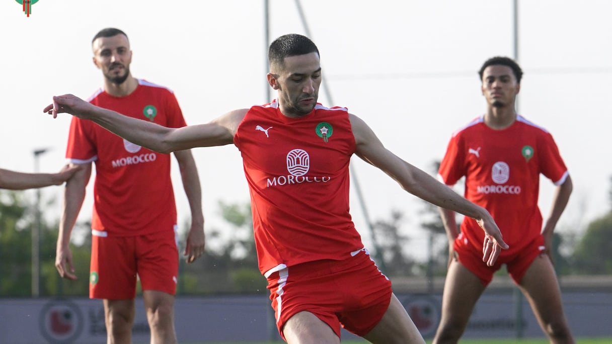 Hakim Ziyech, Romain Saiss et Amine Adli lors d'un entrainement des Lions de l'Atlas