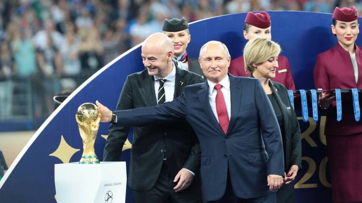 Vladimir Poutine, président de la fédération de Russie, et Gianni Infantino, président de la FIFA.
