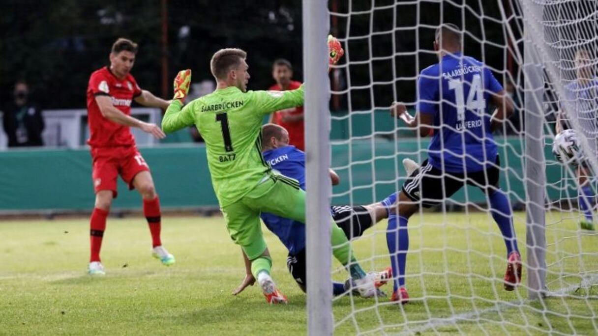 Le Bayer Leverkusen, 5e de la Bundesliga, ne s'est pas fait surprendre (3-0) par le modeste Sarrebruck (D4).