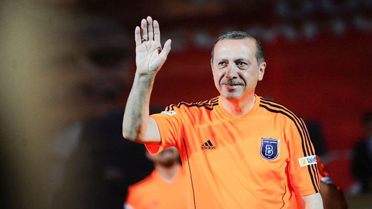 Le président turc Recep Tayyip Erdogan sous le maillot de Basaksehir.