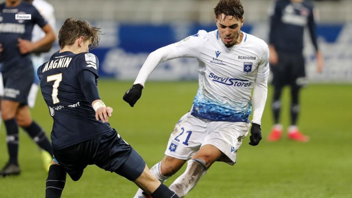 Hamza Sakhi, milieu franco-marocain de l'AJ Auxerre (France).