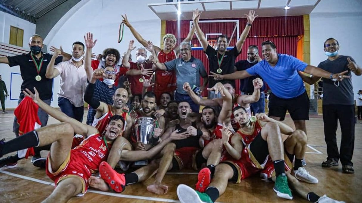 La joie des joueurs de l'ASS après leur titre de champions du Maroc 2020-2021.