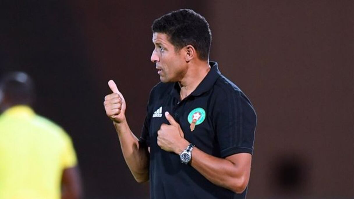 Houcine Ammouta lors d'une conférence de presse.