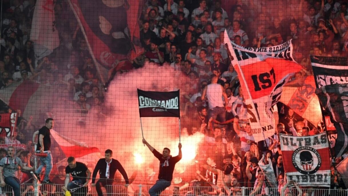 Des ujpporteurs de l'Union Berlin pendant le quart de finale de Coupe d'Allemagne contre le Bayer Leverkusen le à 4 mars 2020 à Leverkusen.