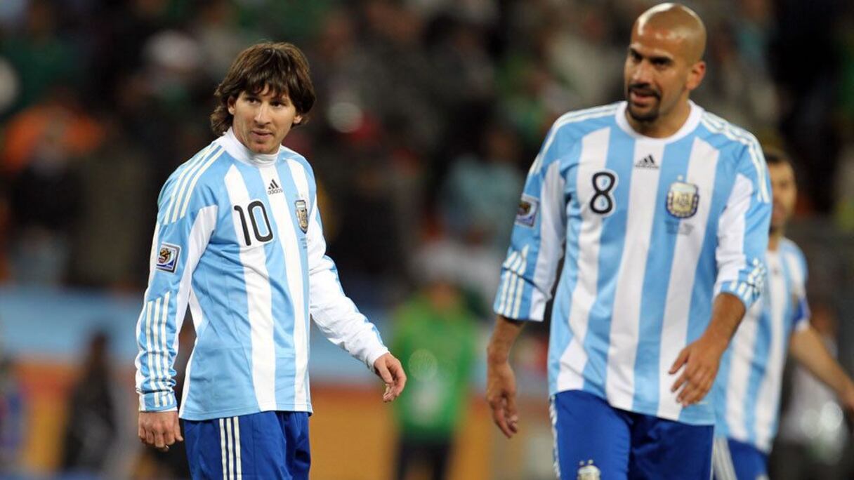 Lionel Messi en compagnie de Juan Sebastian Veron sous les couleurs de l'Argentine.
