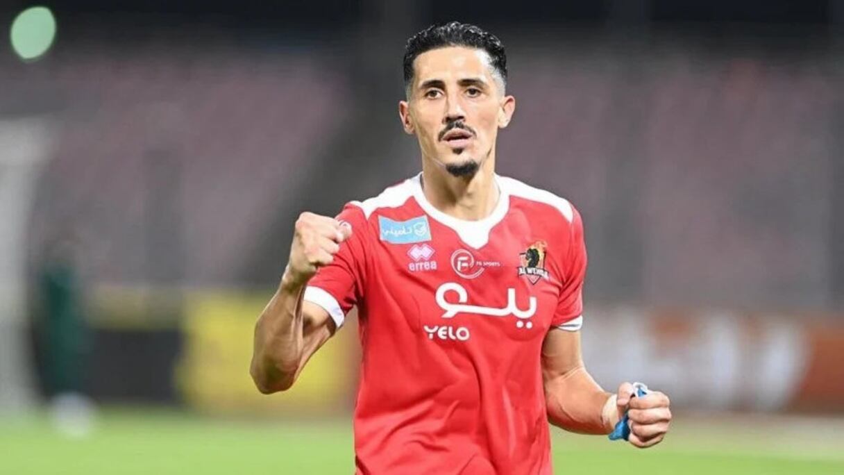 Fayçal Fajr célébrant un but marqué pour Al-Wehda FC