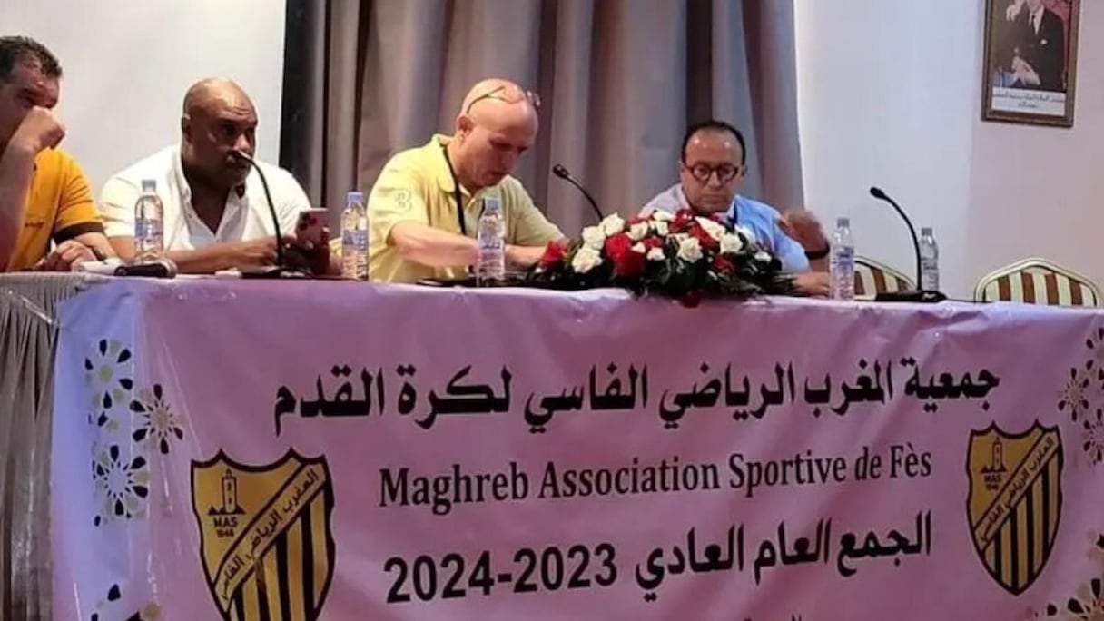 Hicham Chakour (milieu), nouveau président du Maghreb de Fès.
