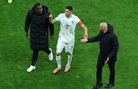 Walid Regragui, Achraf Hakimi et Pape Thiaw lors de la finale de la CAN 2025.