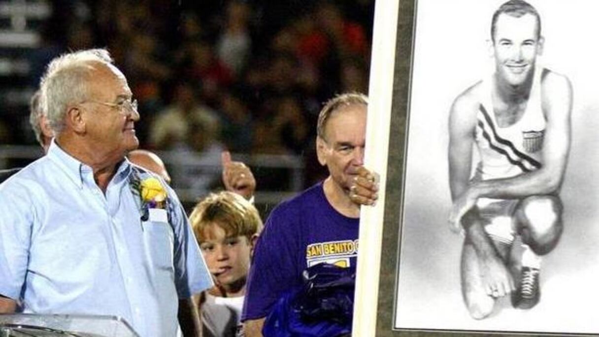 Bobby Joe Morrow, à gauche, s'impose sur le 100m des JO de Melbourne en 1956.