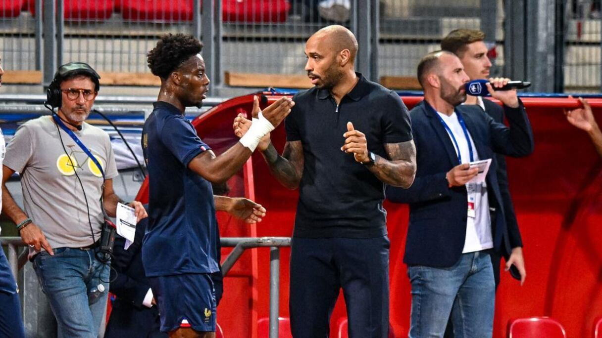 Thierry Henry lors de sa première rencontre sur le banc de l'équipe de France Espoirs.