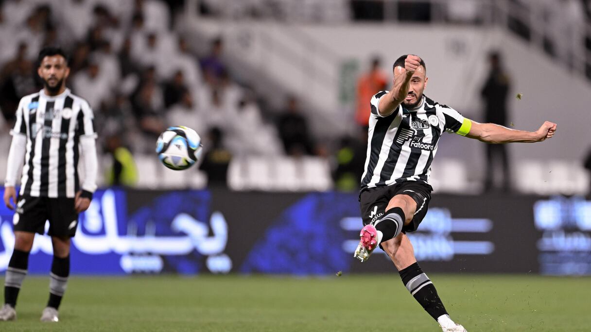 La coup-franc de Romain Saiss contre Al Hilal