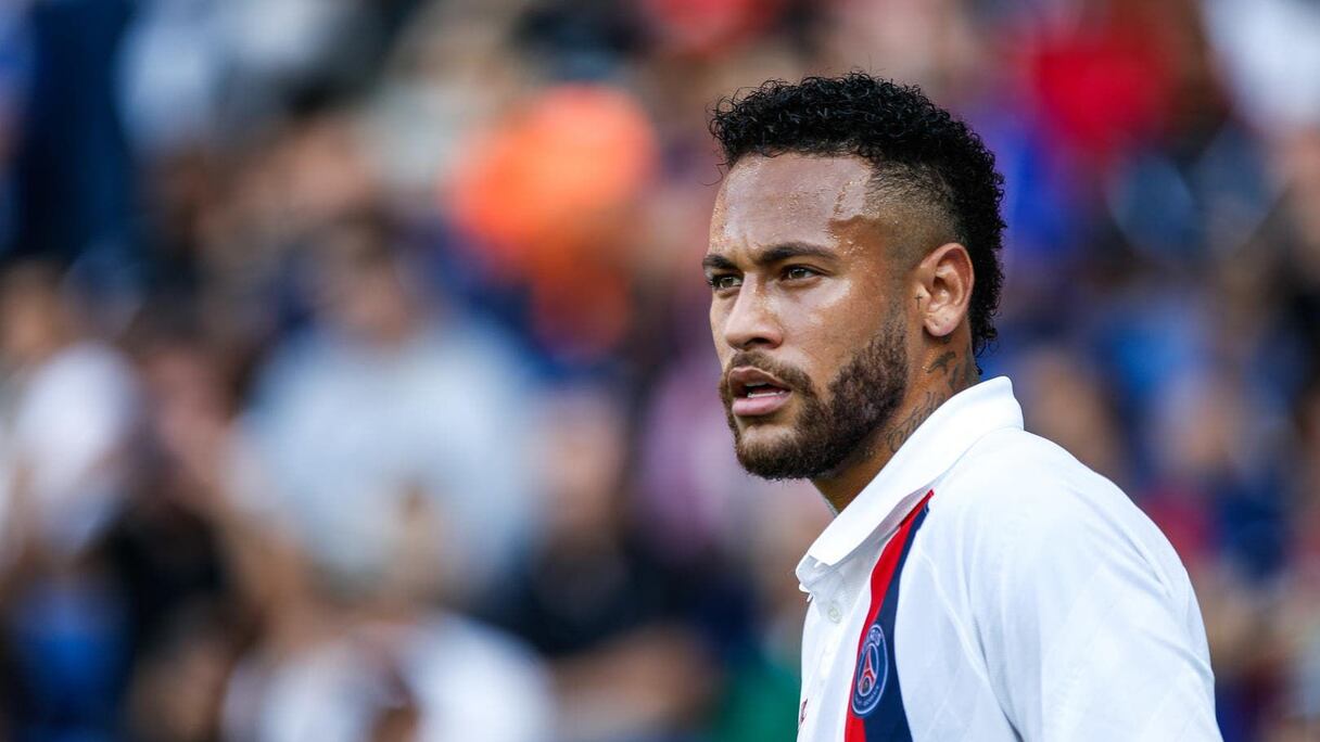 3-Neymar (football): complète ce podium de footballeurs avec ses 93 millions d'euros.