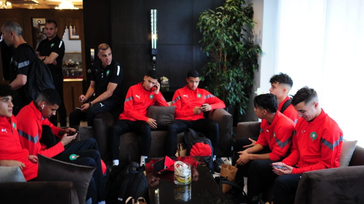 L'équipe nationale U17 à l'aéroport Rabat-Salé, le vendredi 28 avril 2023.