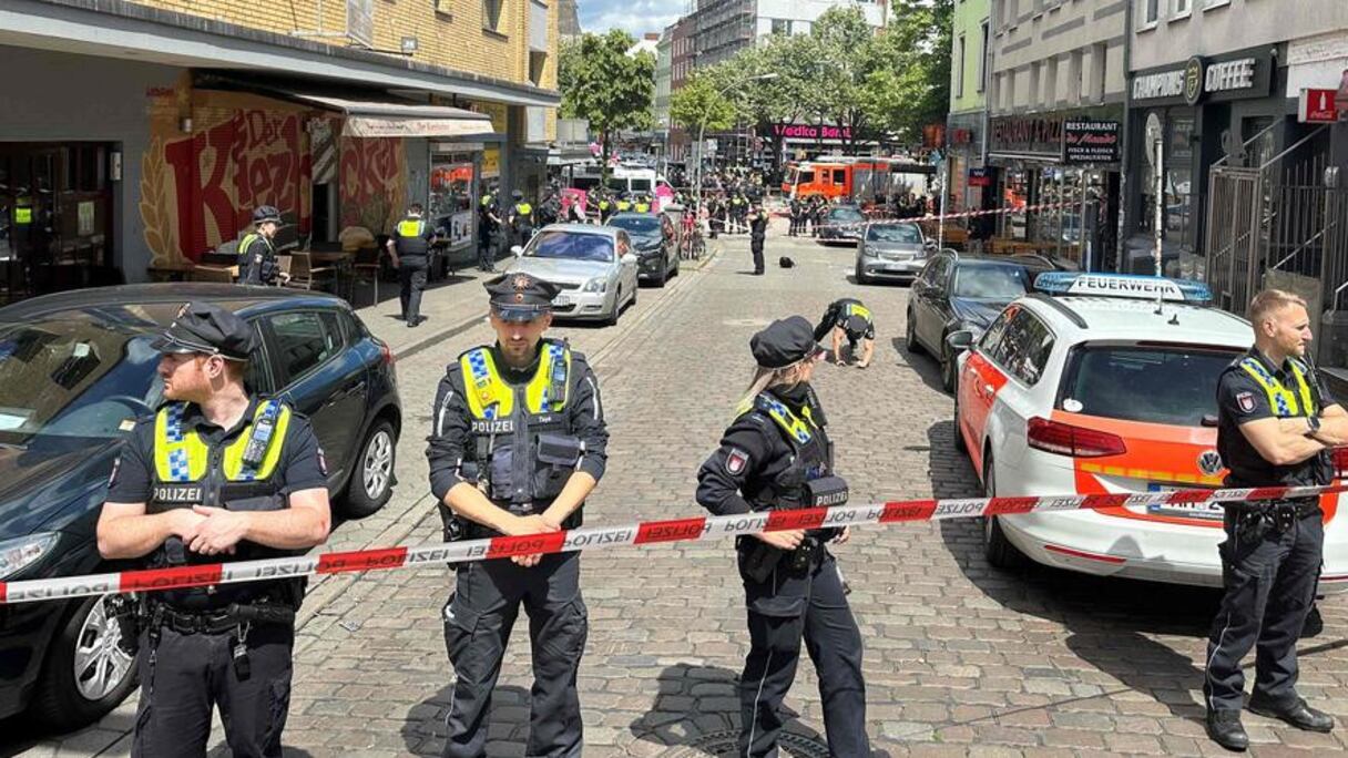 Un homme attaque la police avec une pioche en marge d'un match de l'Euro.