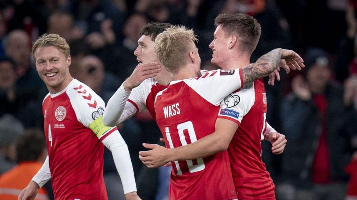 Les joueurs danois exultent après la qualification pour le Mondial 2022.