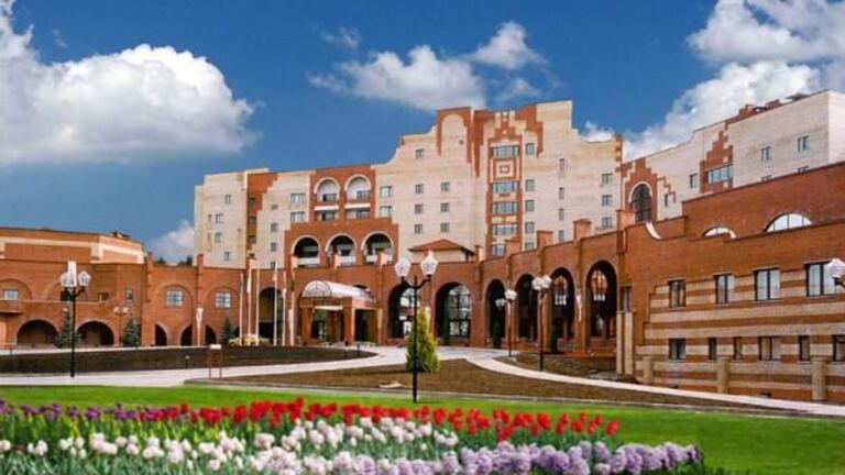 L’Allemagne a choisi le Vatutinki Hotel and Health Complex. Cet hôtel se situe dans la ville de Vatutinki, tout près de Moscou. L’équipe championne en titre pourra profiter d’une grande piscine intérieure chauffée et d’une immense salle de sport.