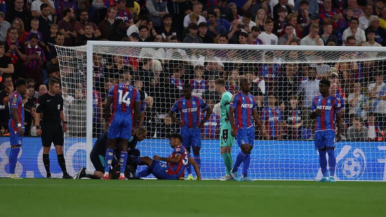 Chadi Riad blessé en Carabao Cup.