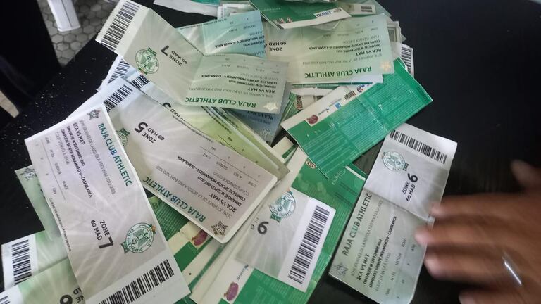 Des faux billets saisons lors du match Raja-MAT, dimanche 18 septembre 2022.