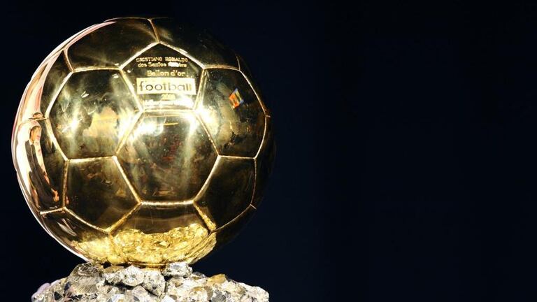 Triple Ballon d'Or
Johan Cruyff remporte le prestigieux trophée individuel à trois reprises (1971, 1973, 1974).