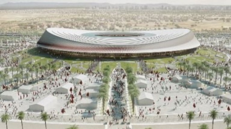 Le grand stade de Casablanca, qui devrait être achevé en mars 2025, sera situé entre Nouaceur et Benslimane à 22km de la ville économique. Avec sa capacité de 93 000 places, il est le plus grand complexe de foot au Maroc.  