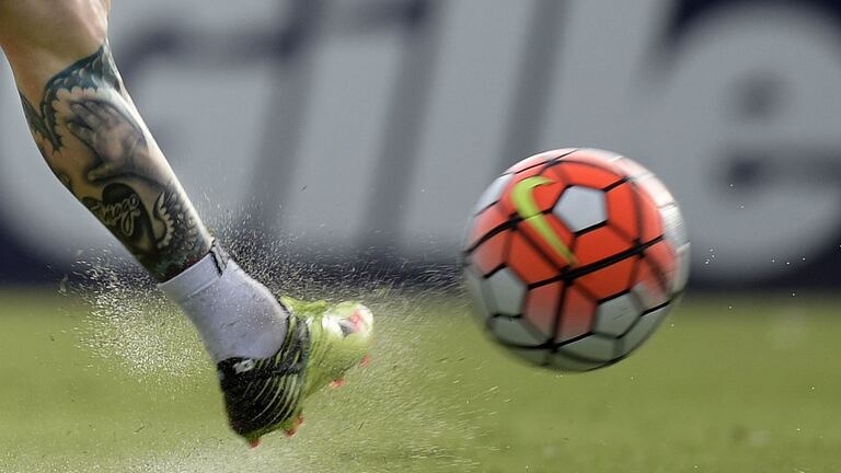Une chaussure de Lionel Messi en action lors d'un entraînement, le 21 mars.