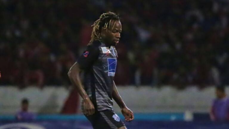 1- Alexis Mendomo (Milieu défensif): 8,5 millions de dirhams