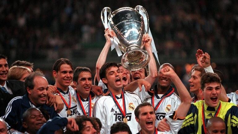 2000. Le Real Madrid affrontait en finale de la Ligue des champions Valence. C’est la première fois que deux clubs d’un même pays sont opposés à ce stade de la compétition. Les Madrilènes l’ont emporté 3-0., buts de Fernando Morientes, Steve McManaman et Raúl González.
