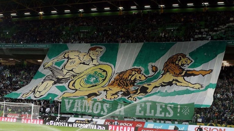 10- Les fans du Sporting Lisbonne ont affiché une voile représentant un gladiateur combattant des lions.