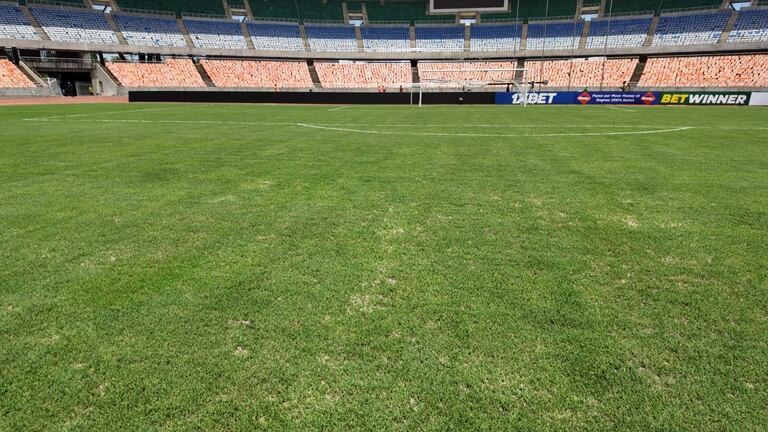 La pelouse du Benjamin Mkapa Stadium à la veille du match Tanzanie-Maroc.