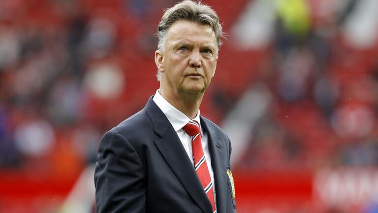 4 - Louis van Gaal, 18 titres. 1 Ligue des champions (Ajax Amsterdam), 1 Coupe de l’UEFA (Ajax), 2 fois champion d’Espagne (FC Barcelone), 1 fois champion d’Allemagne (Bayern Munich), 4 fois champion des Pays-Bas (Ajax), 1 Coupe d’Espagne (FC Barcelone), 1 Coupe d’Allemagne (Bayern Munich), 1 Coupe des Pays-Bas (Ajax), 2 Supercoupes de l’UEFA (1 avec l'Ajax, 1 avec le FC Barcelone), 1 Coupe du monde des clubs (Ajax), 3 Supercoupes des Pays-Bas (Ajax).