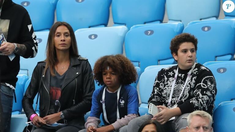 Sarah Mandanda, femme de Steve Mandanda et son fils Sacha.