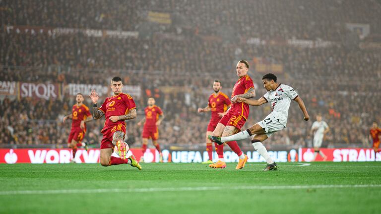 Amine Adli face à l'AS Rome (2-0), lors du match aller de l'Europa League.