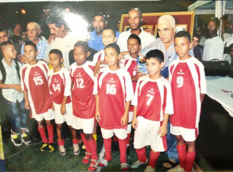 Azzedine Ounahi (numéro 9) en compagnie de Driss Alaoui Ezzine, recruteur de l’Académie Mohammed VI.