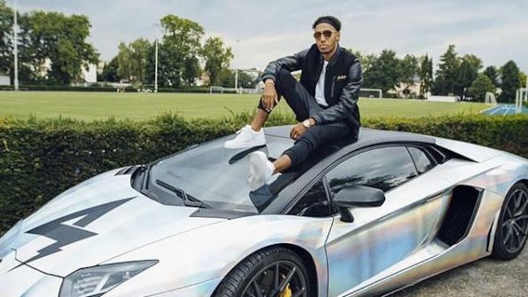 Même son de cloche pour sa deuxième voiture, une Lamborghini Aventador customisée, mise en vente en décembre dernier au prix de 280 000 euros. 