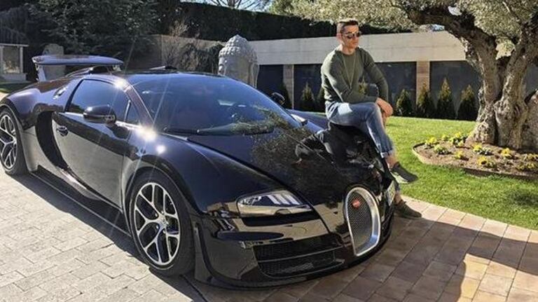 Nul besoin de parler de la Bugatti Veyron de la star du Real Madrid. Une des voitures les plus chères au monde (plus de 2 millions d'euros). 