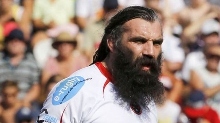 Après / 18 ans plus-tard, on le reconnait plus. Cette photo a été prise lors de son jubilé.