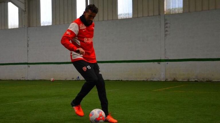 6. « En fonction de la force donnée à la balle, je sens avec quelle rapidité elle recule. Ça me permet de voir si je peux continuer ou si elle arrive en bout de course, auquel cas j’enchaîne avec le reste du geste. »