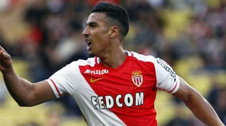 Nabil Dirar (AS Monaco): 180.000 €.

Du côté du Rocher, Nabil Dirar, le milieu de terrain des Lions, est le quatrième salaire à Monaco (il touche la même rémunération que Leonardo Jardim, entraîneur du club). Le Colombien Radamel Falcao reste loin devant (600.000 €).
