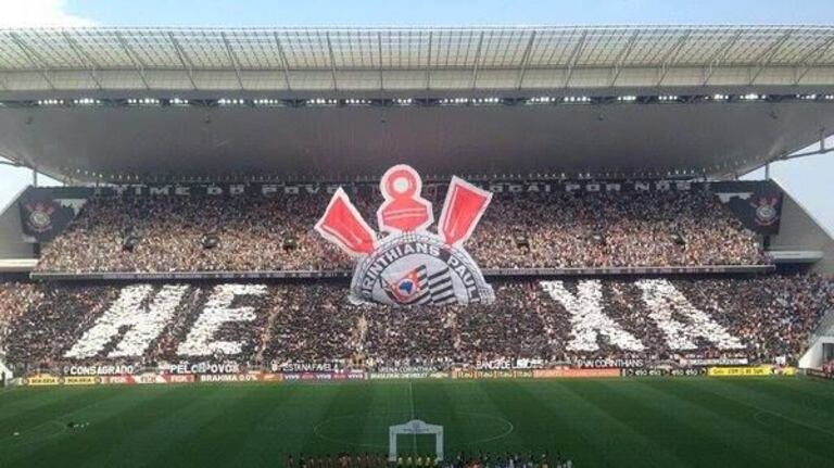 4- Les supporters du Corinthians ont dévoilé une chorégraphie à base de feuilles