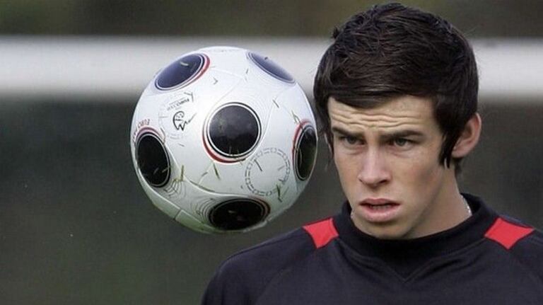 Avant / l'enfant sage des pays de Galles, Gareth Bale le 14 octobre 2008.