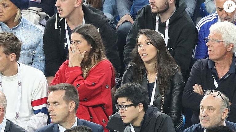 Marine Lloris, femme de H.Llori, et Jennifer Giroud, femme d'O.Giroud.