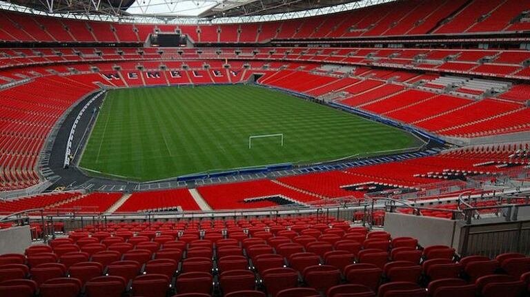 Deuxième plus grand stade d'Europe, Wembley compte notamment 10 000 places "Club" avec des prestations VIP pour les spectateurs prêt à y mettre le prix.